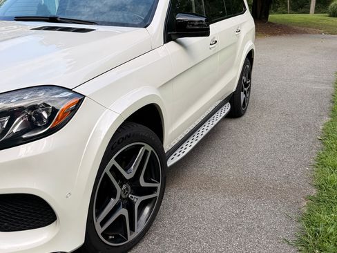Used 2017 Mercedes-Benz GLS 550 4MATIC image 2