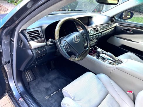 Used 2015 Lexus LS 460 w/ Comfort Package RWD image 13