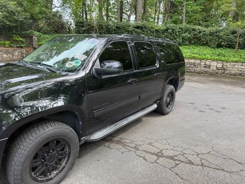Used 2011 Chevrolet Suburban 2500 LT image 9