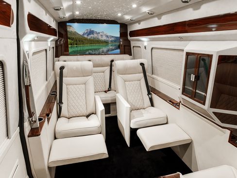 Used 2025 Mercedes-Benz Sprinter 2500 image 5