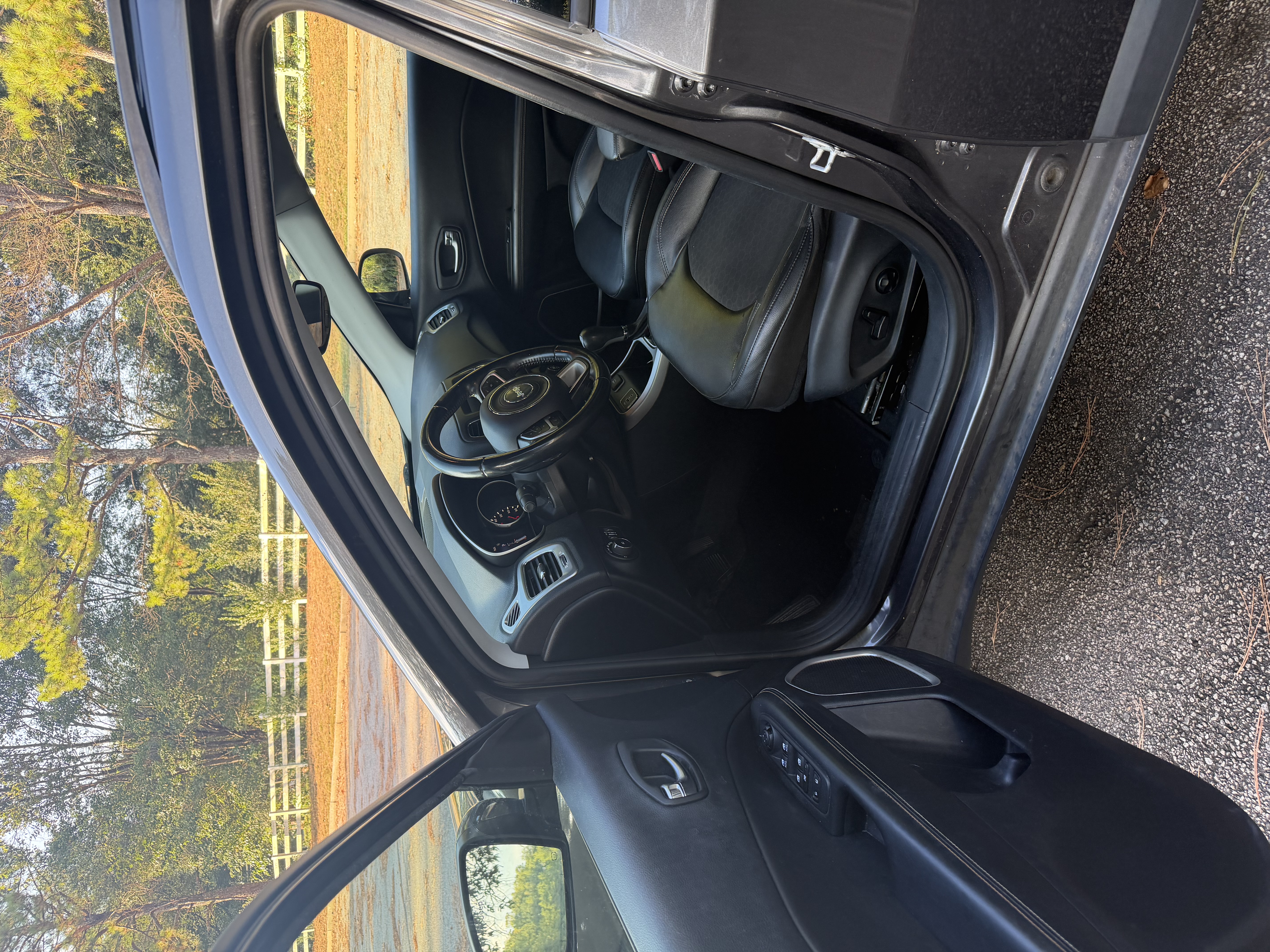 Used 2018 Jeep Compass Latitude w/ Popular Equipment Group FWD image 6