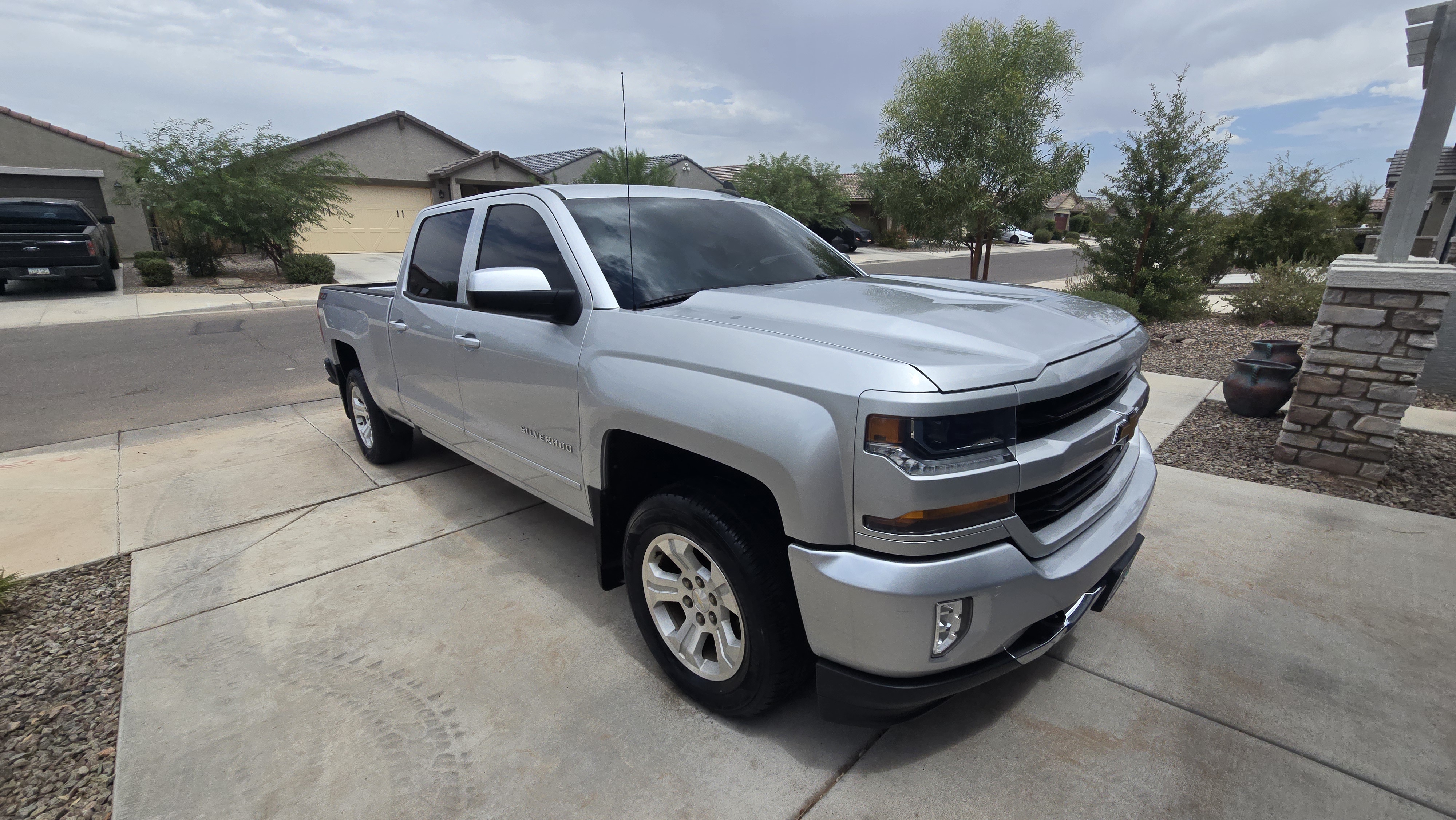 Used 2018 Chevrolet Silverado 1500 LT w/ All Star Edition AWD/4WD image 4