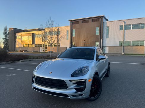 Used 2017 Porsche Macan GTS image 2