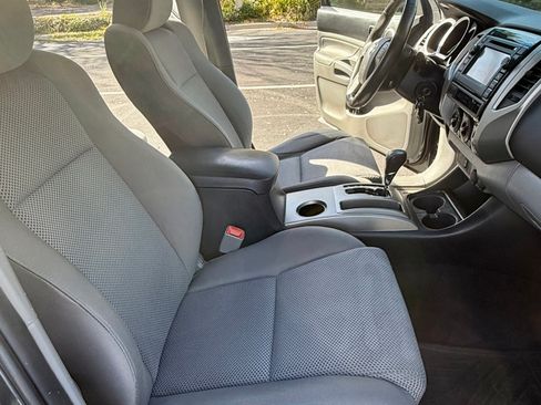 Used 2013 Toyota Tacoma PreRunner image 17