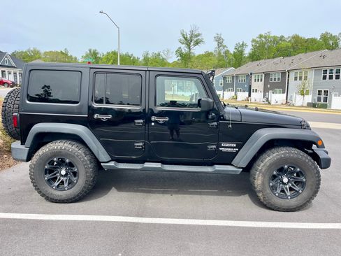 Used 2015 Jeep Wrangler Unlimited Sport w/ Quick Order Package 24S AWD/4WD image 4