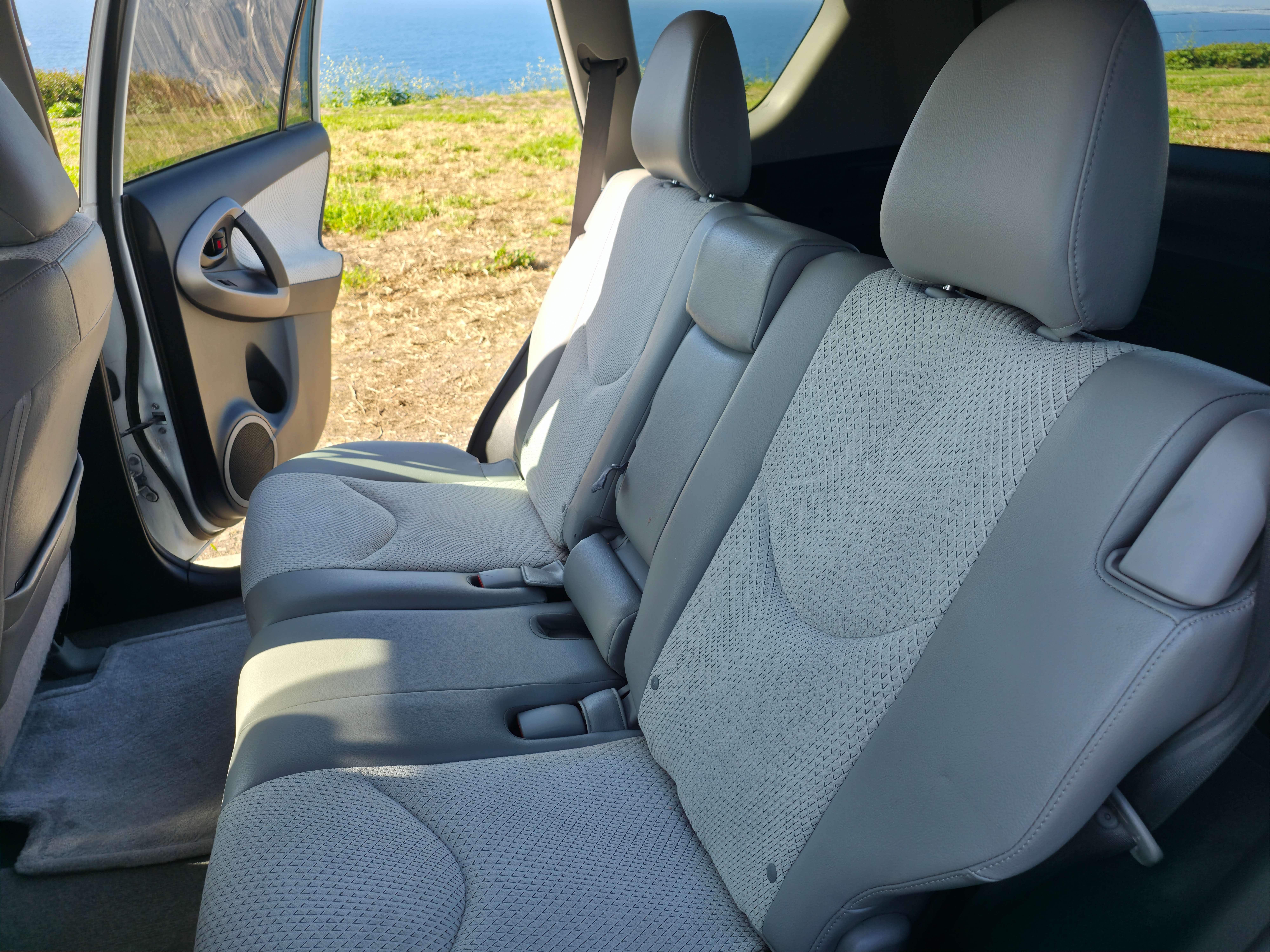 Used 2013 Toyota RAV4 EV FWD image 15