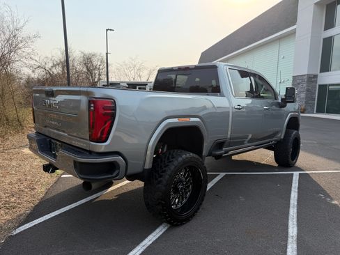 Used 2024 GMC Sierra 2500 Denali Ultimate AWD/4WD image 5