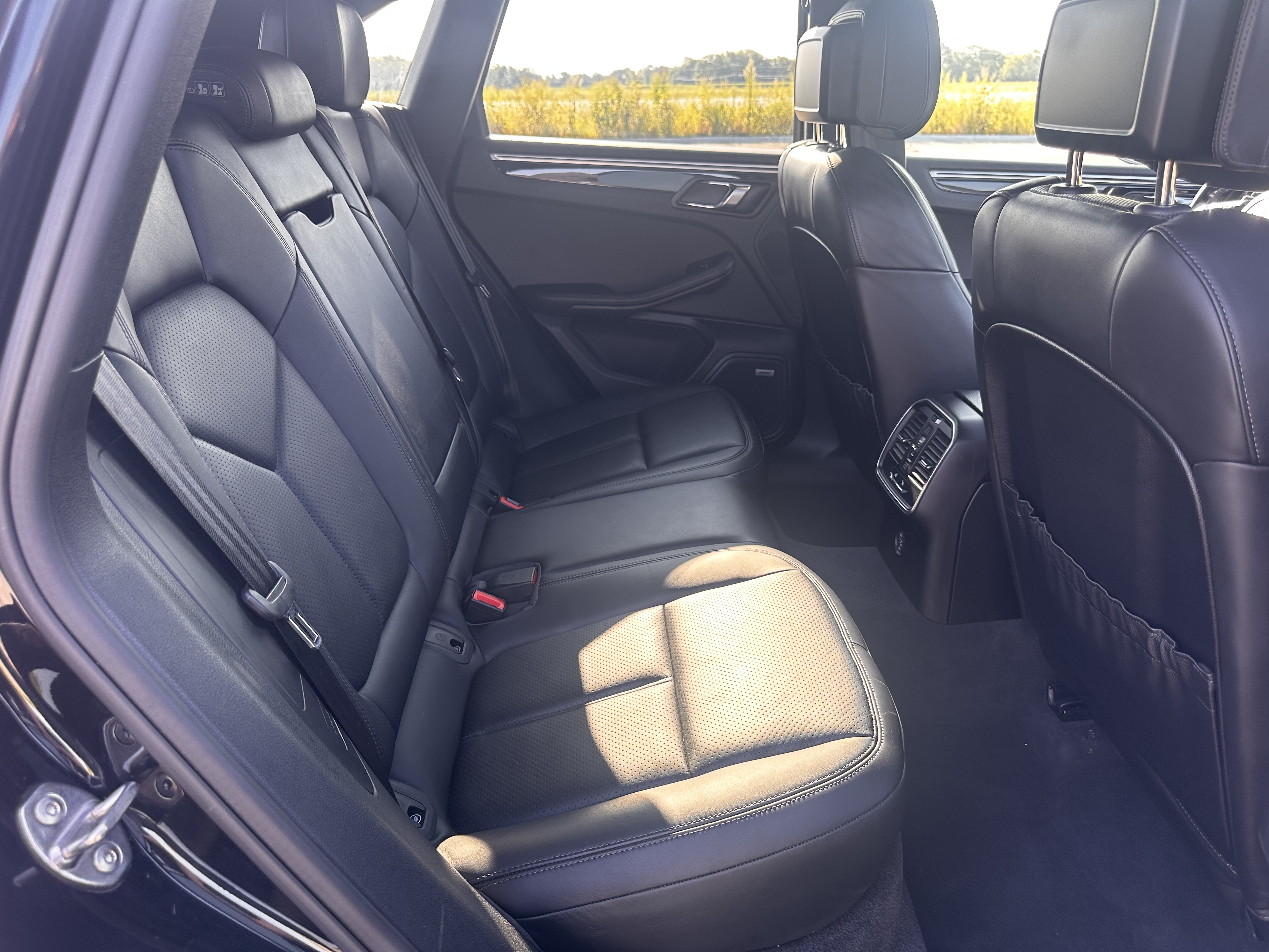 Used 2018 Porsche Macan Sport Edition AWD/4WD image 9
