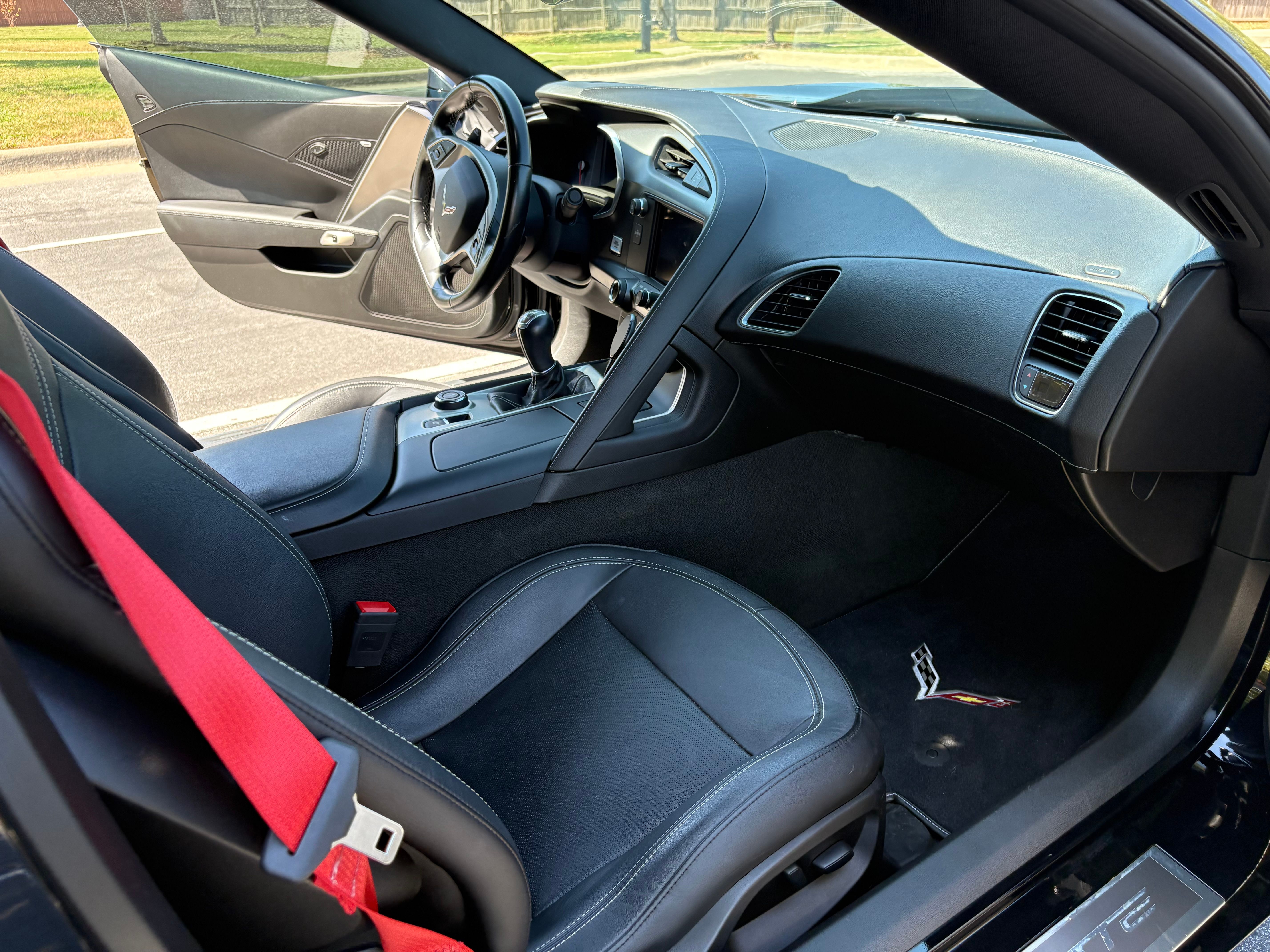 Used 2019 Chevrolet Corvette Stingray Coupe w/ Carbon Flash Badge Package RWD image 16
