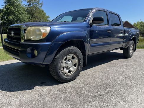 Used 2005 Toyota Tacoma PreRunner RWD image 1