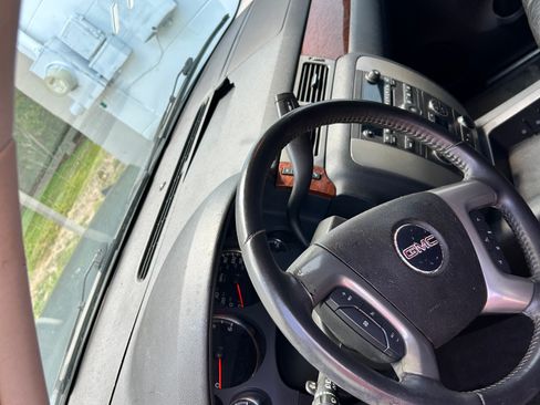 Used 2008 GMC Yukon SLT w/ SLT Preferred Equipment Group RWD image 11