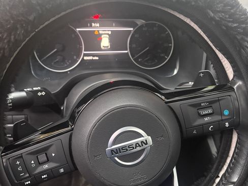 Used 2021 Nissan Rogue SV w/ Premium Package image 10