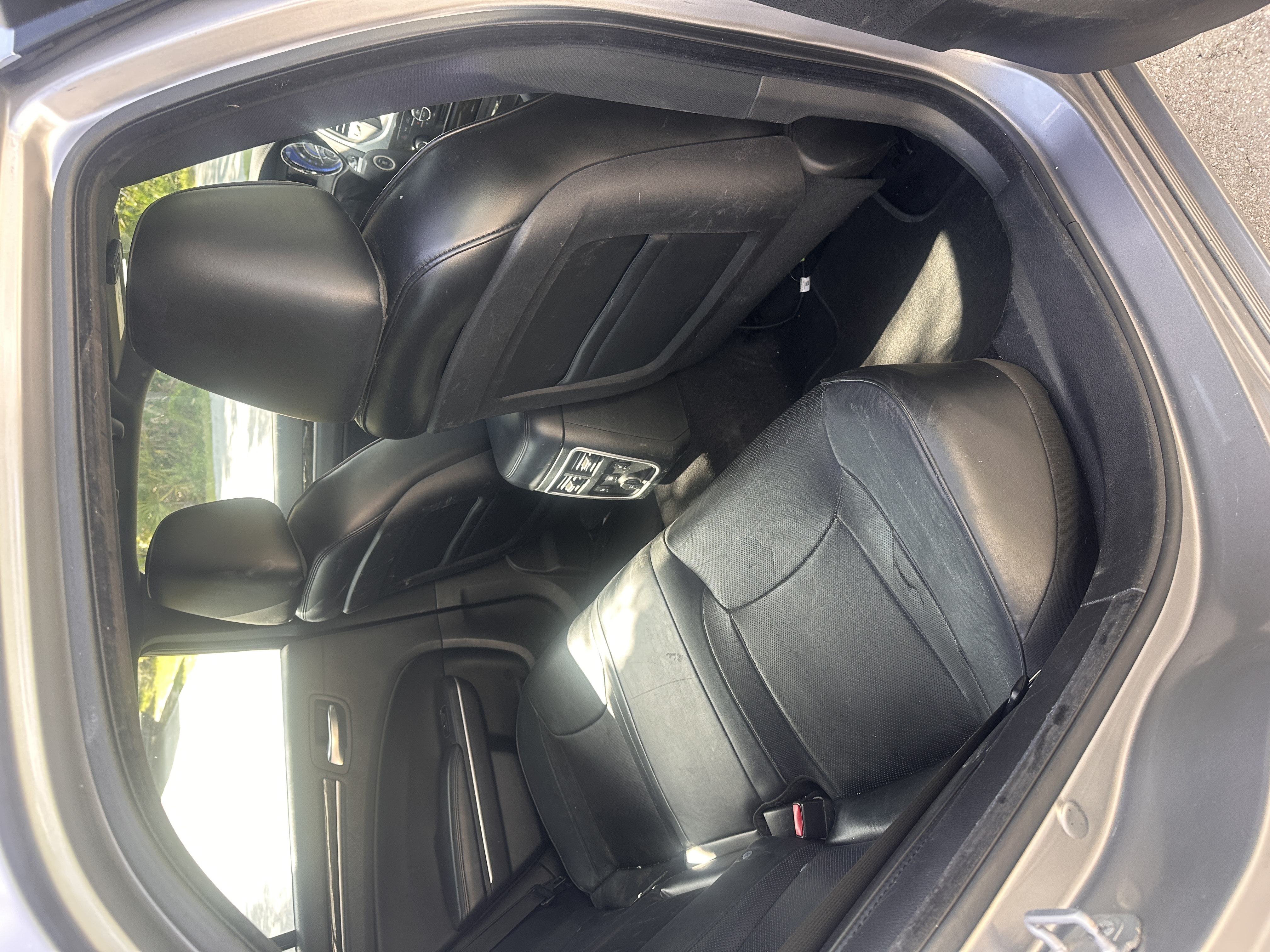Used 2014 Chrysler 300 C RWD image 9