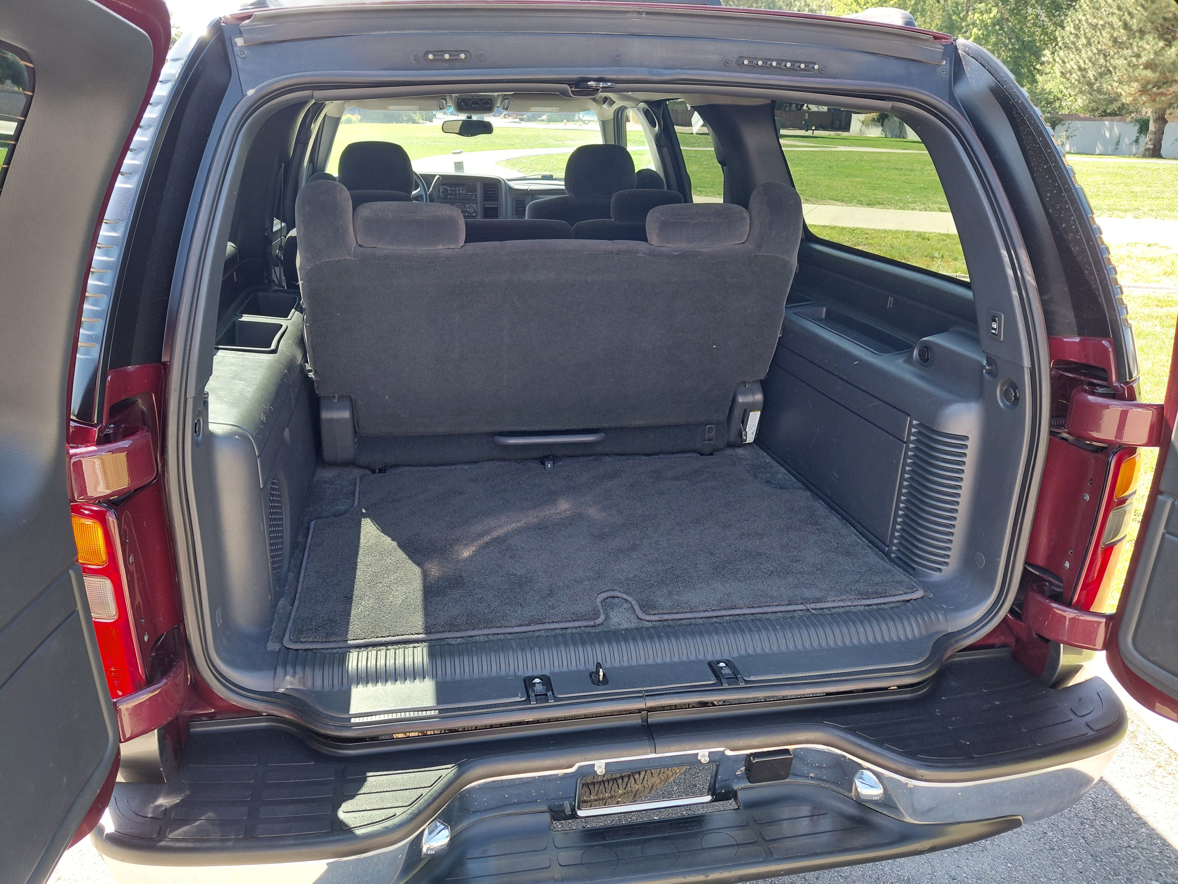 Used 2000 Chevrolet Suburban LS w/ LS Preferred Equipment Group AWD/4WD image 13