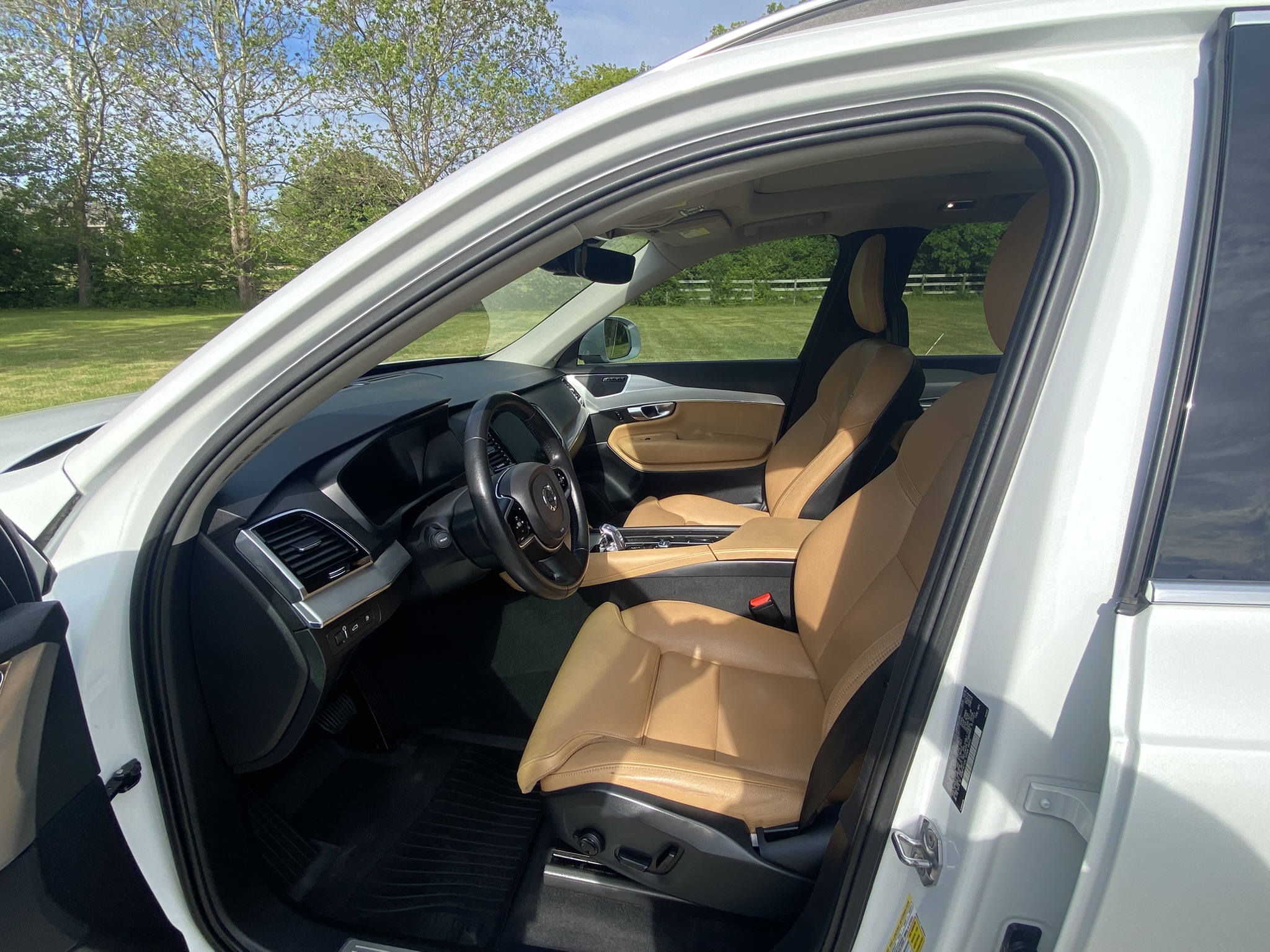 Used 2016 Volvo XC90 T8 Momentum w/ Vision Package AWD/4WD image 22