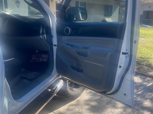 Used 2010 Toyota Tacoma PreRunner image 4