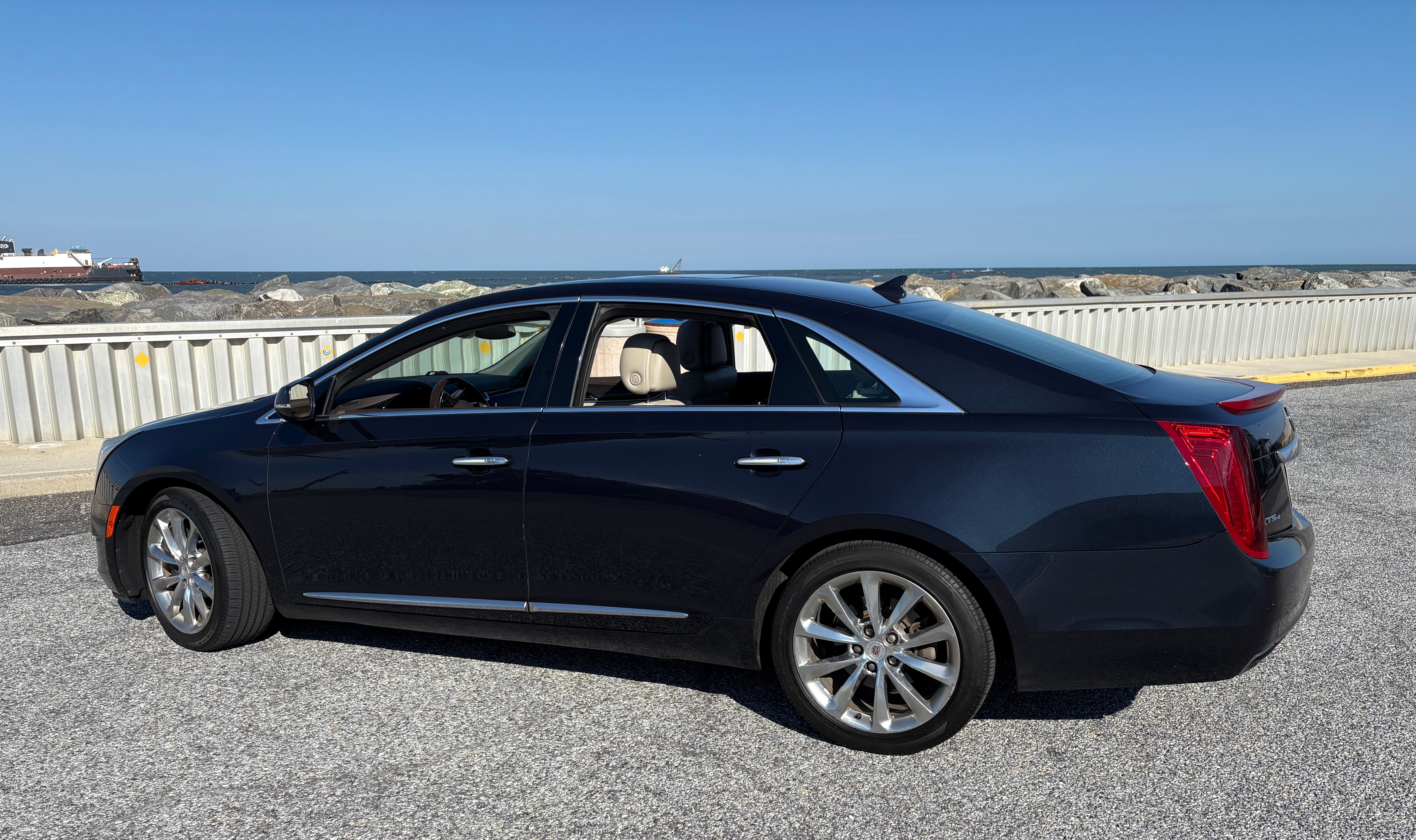 Used 2014 Cadillac XTS Luxury w/ Driver Awareness Package AWD/4WD image 9