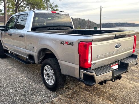 Used 2024 Ford F250 XLT image 8