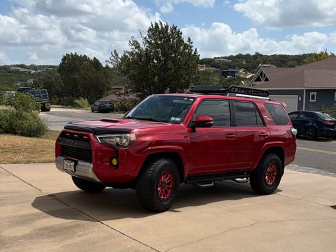 Used 2017 Toyota 4Runner TRD Off-Road Premium AWD/4WD image 2
