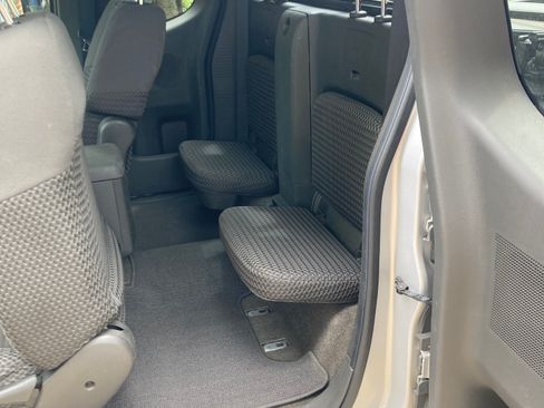 Used 2011 Nissan Frontier SV AWD/4WD image 5