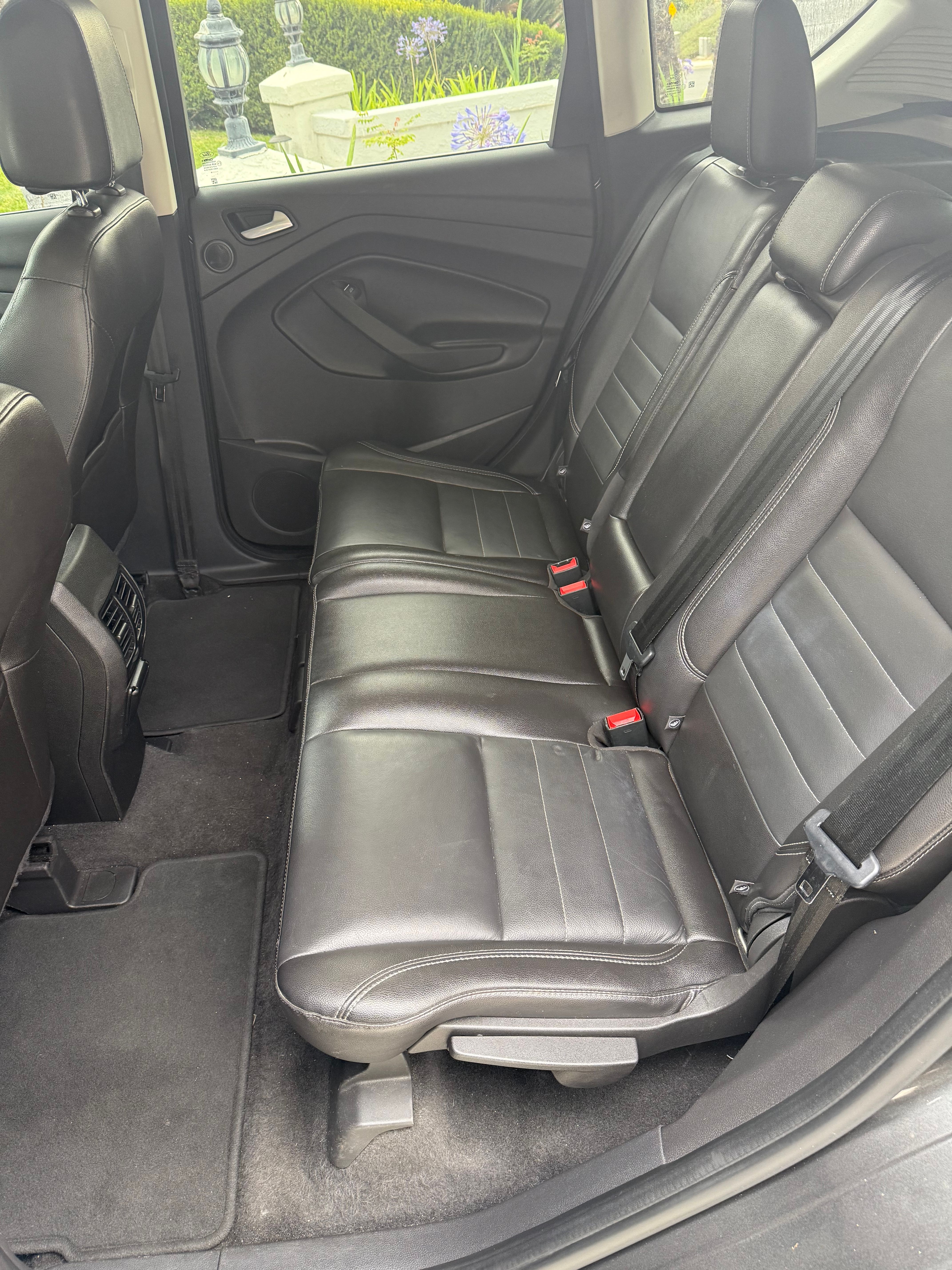 Used 2015 Ford C-MAX Energi SEL w/ Equipment Group 303A FWD image 17