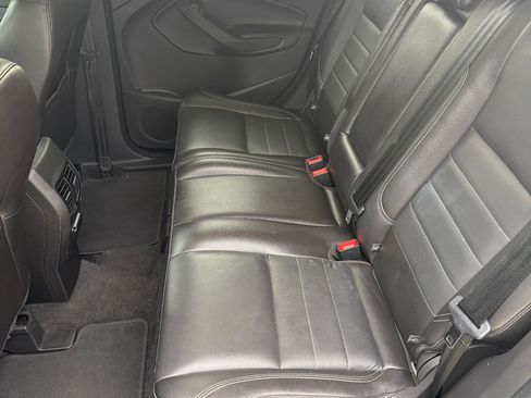 Used 2015 Ford C-MAX Energi SEL w/ Equipment Group 303A FWD image 17