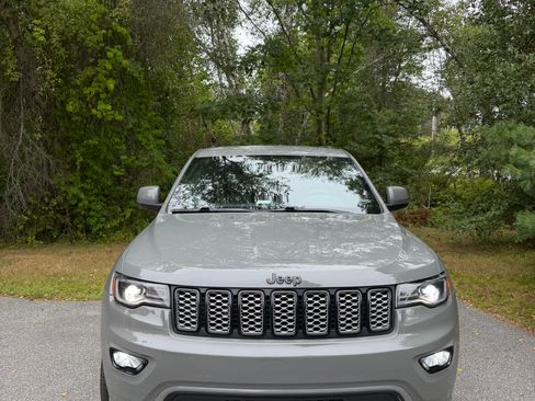 Used 2020 Jeep Grand Cherokee Altitude RWD image 2