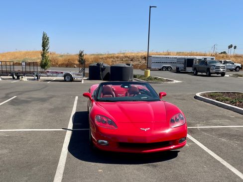 Used 2005 Chevrolet Corvette Convertible w/ Preferred Equipment Group image 2