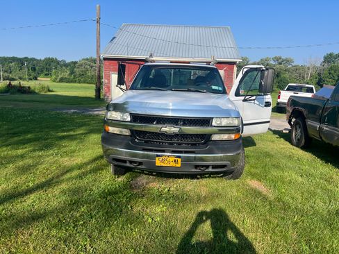 Used 2002 Chevrolet Silverado 3500 4x4 Regular Cab w/ Snow Plow Prep Pkg image 2