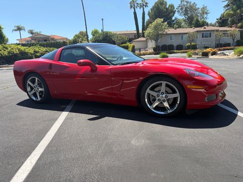 Used 2008 Chevrolet Corvette Coupe w/ Preferred Equipment Group RWD image 4