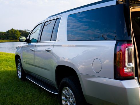 Used 2019 GMC Yukon XL SLT w/ Open Road Package RWD image 9