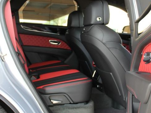 Used 2023 Bentley Bentayga AWD/4WD image 20