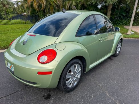 Used 2009 Volkswagen Beetle Coupe FWD image 12