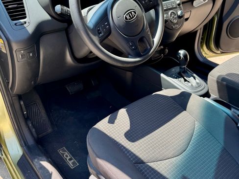 Used 2012 Kia Soul FWD image 24