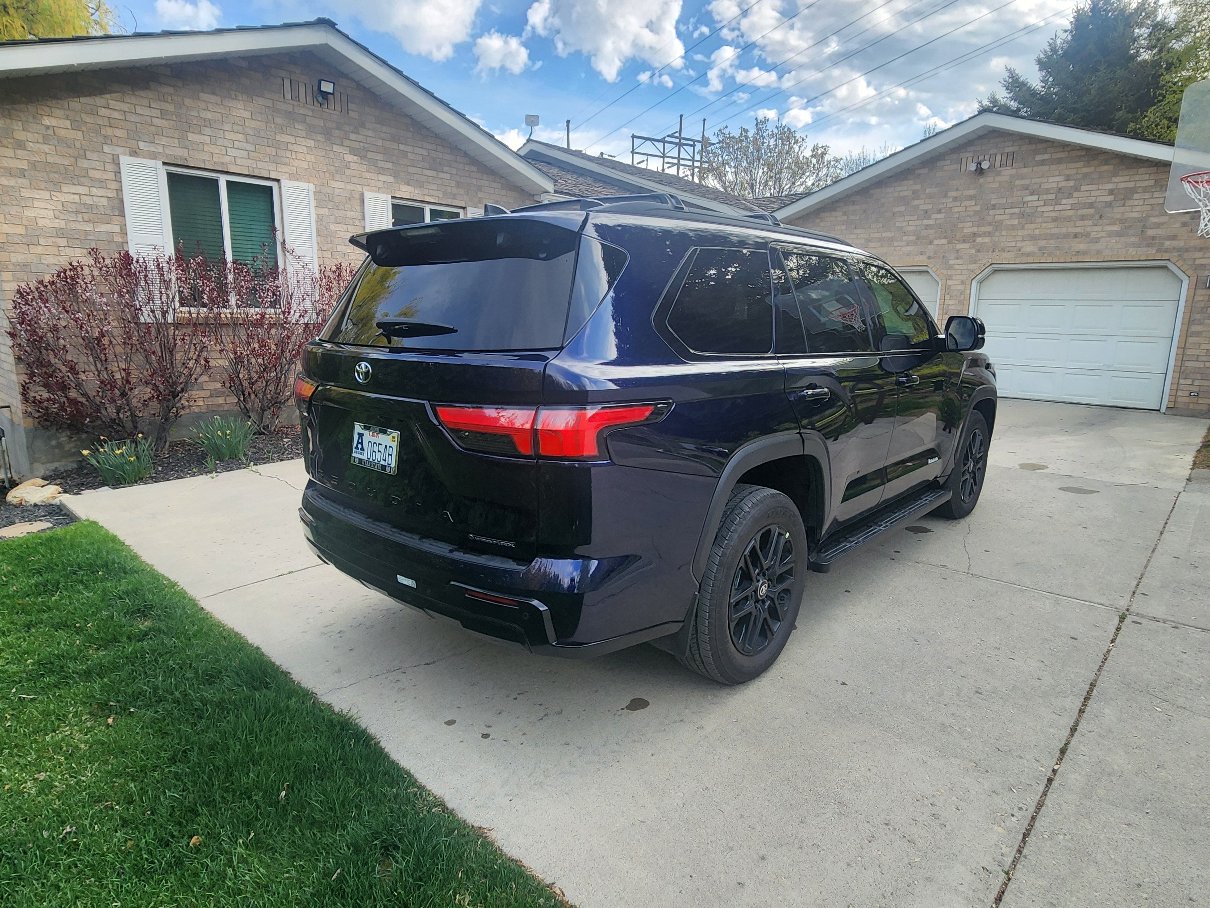 Used 2026 Toyota Sequoia Limited w/ Tow Technology Package AWD/4WD image 4