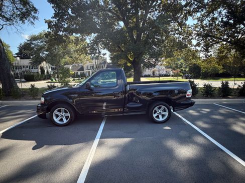 Used 2003 Ford F150 Lightning RWD image 26