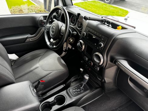 Used 2018 Jeep Wrangler Sport AWD/4WD image 19