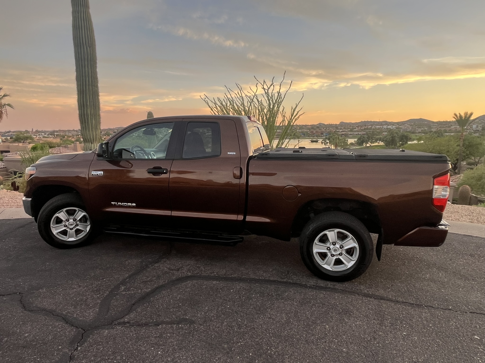 Used 2017 Toyota Tundra SR5 w/ SR5 Upgrade Package RWD image 11