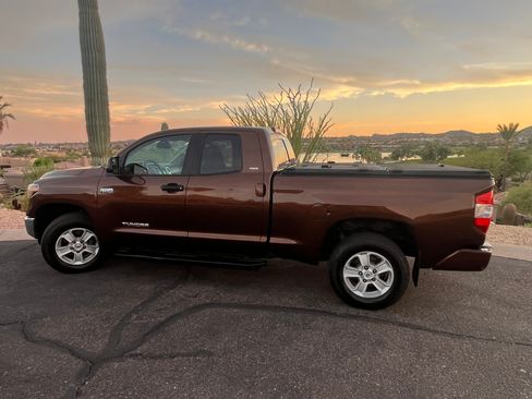 Used 2017 Toyota Tundra SR5 w/ SR5 Upgrade Package RWD image 11