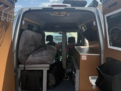 Used 2010 Ford Transit Connect XLT FWD image 5