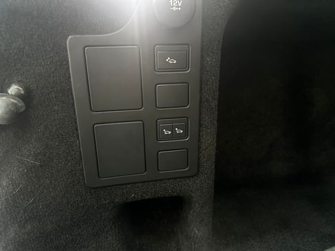 Used 2019 Land Rover Discovery SE AWD/4WD image 24