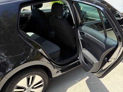 Used 2016 Volkswagen e-Golf SE FWD image 15