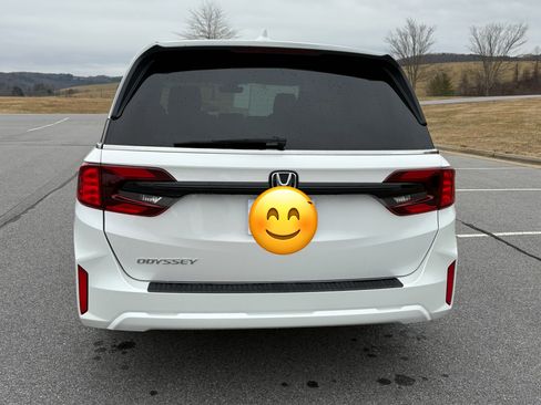 Used 2025 Honda Odyssey EX-L image 4