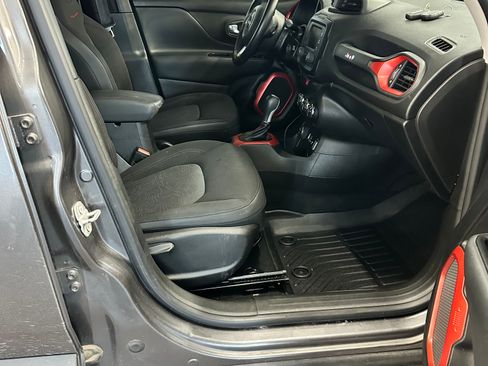 Used 2017 Jeep Renegade Trailhawk image 13