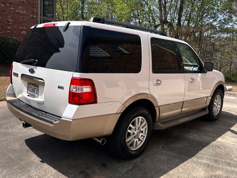 Used 2011 Ford Expedition XLT w/ 202A Rapid Spec Order Code image 2