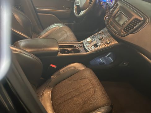 Used 2015 Chrysler 200 S w/ Comfort Group FWD image 2