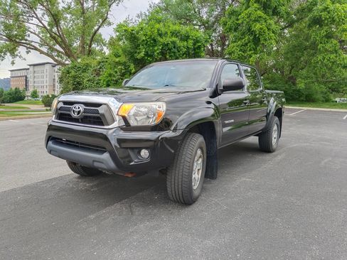 Used 2013 Toyota Tacoma 4x4 Double Cab w/ TRD Off-Road Pkg image 2