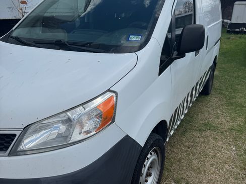 Used 2015 Nissan NV200 SV image 2