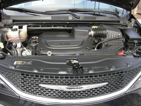 Used 2021 Chrysler Voyager Lxi image 16