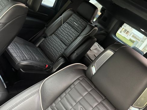 Used 2023 Cadillac Escalade Sport Platinum image 7